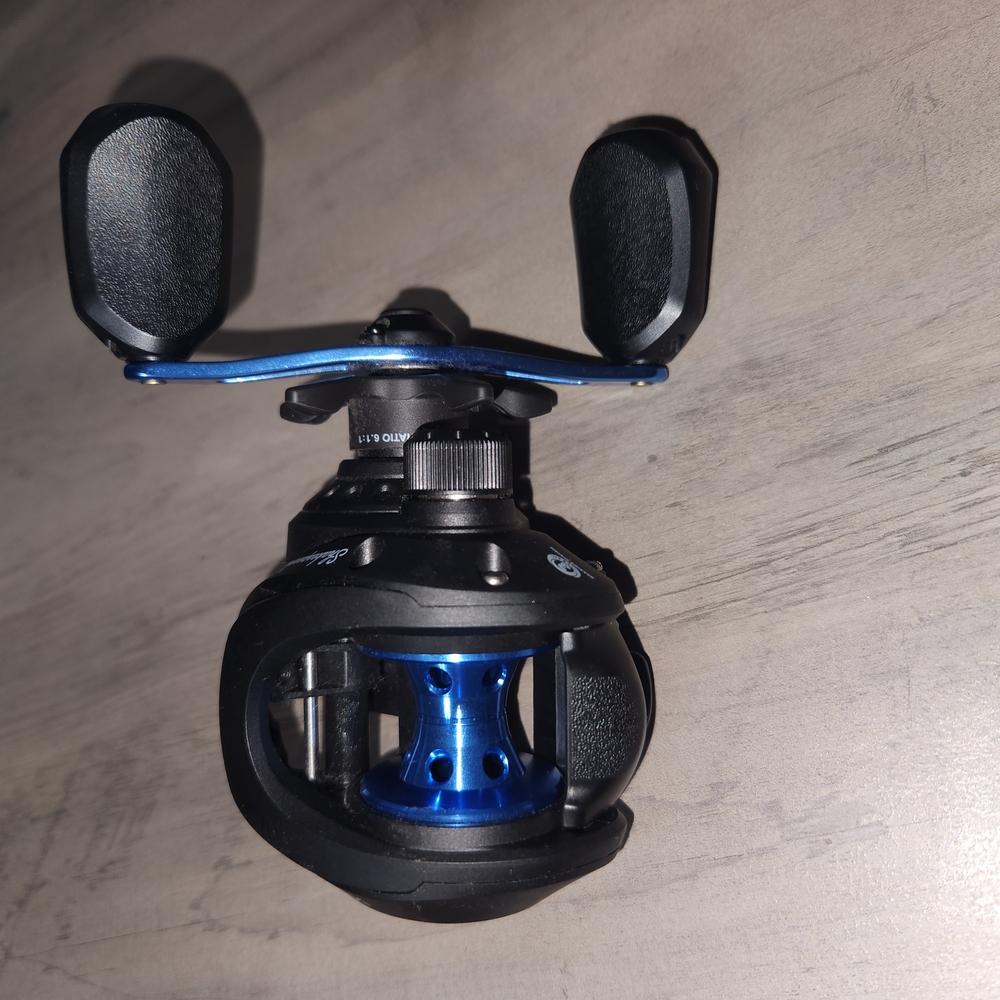 Shakespear Agility Low Profile Reel - Black and Blue - Picture 6 of 6
